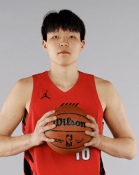 米兰体育-开拓者追字母哥9换1潜在筹码：杨瀚森等4球员 3首轮+2互换权