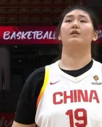 米兰体育官方网站-高效爆发！张子宇世预赛首战8中6得12分3板 连续强攻打爆对手禁区