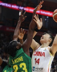 米兰体育app下载-中国女篮力克马里取开门红！李月汝轰21+11