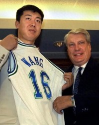 米兰体育官方入口-中国首位NBA球员王治郅，退役后领NBA退休金，数额让人意外